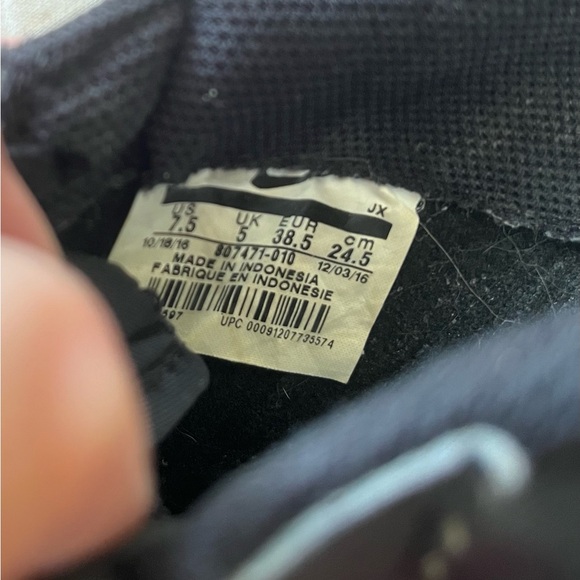 20% OFF 2+ BUNDLES! Nike “Cortez” Sneakers. Black & White. US 7.5/EUR 38.5 - Picture 8 of 10